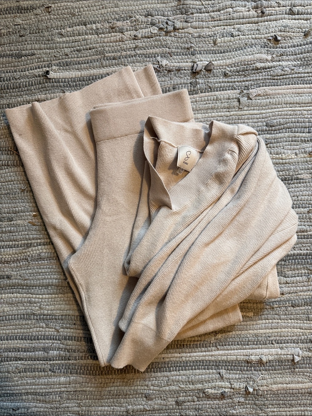 Sioni Women's V-Neck Sweater Set in Light Beige
